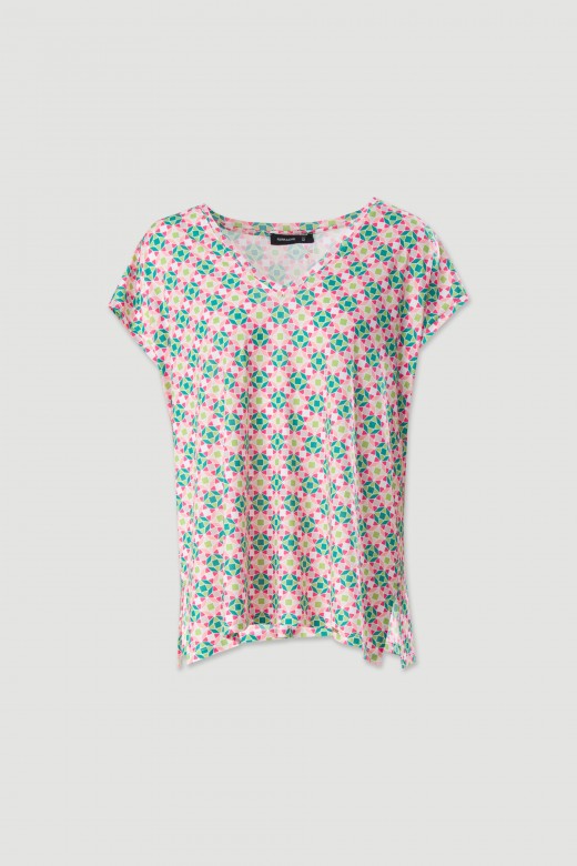 Knit tunic with geometric print and v-neckline