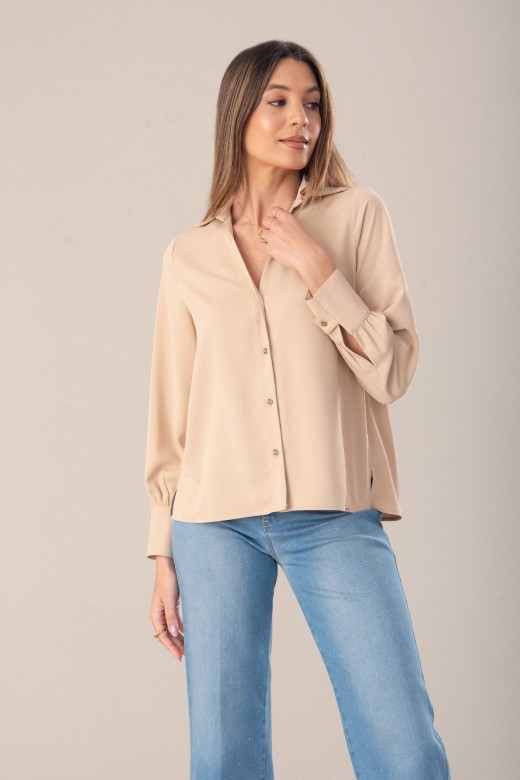 Blusa con detalle de hebilla en la manga