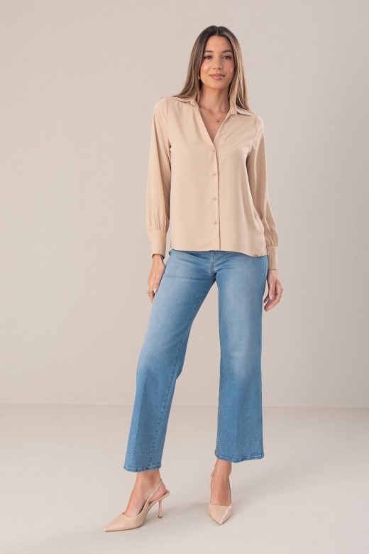 Blusa con detalle de hebilla en la manga