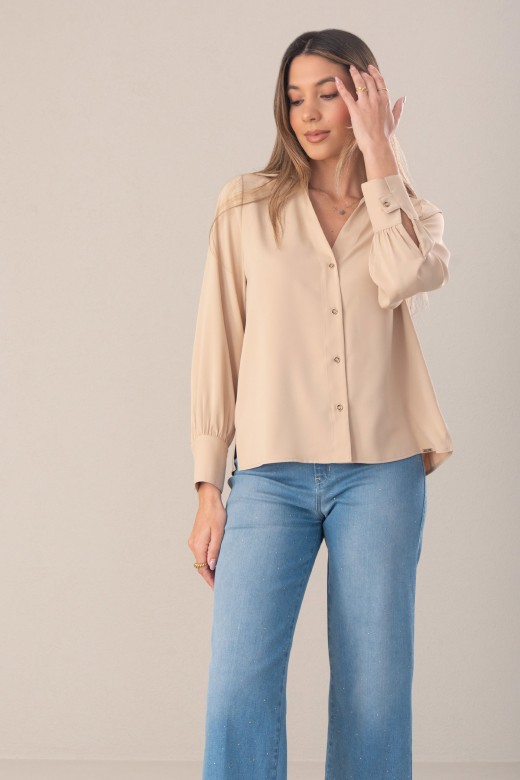 Blusa com detalhe de presilha na manga