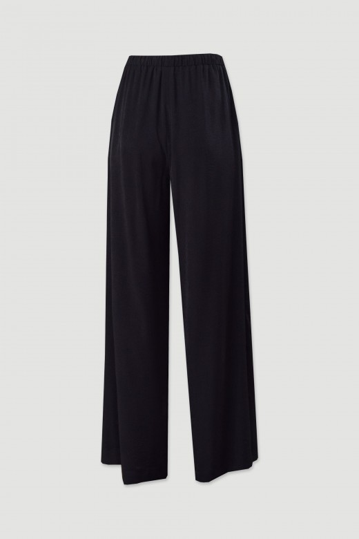 Cala wide leg em tecido fluido com cintura ajustvel