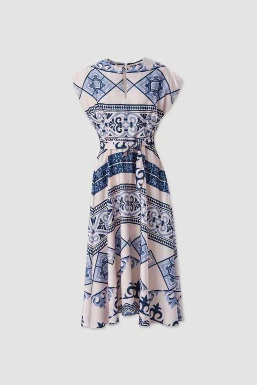 Vestido midi acetinado estampado com laço Vestido midi acetinado estampado com laço
