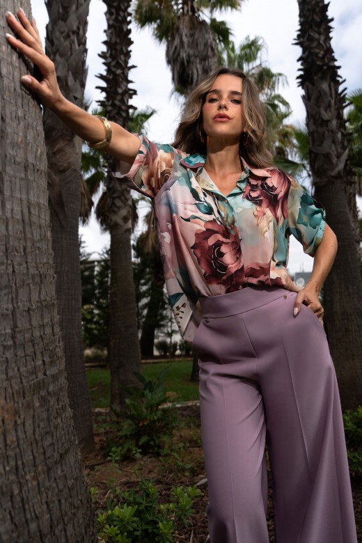 Flowy printed blouse with sleeve tab