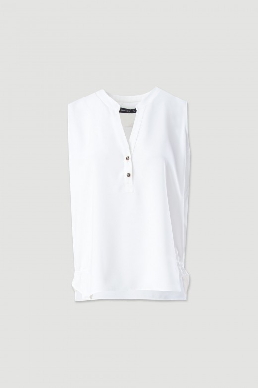 Blusa fluida com decote em bico