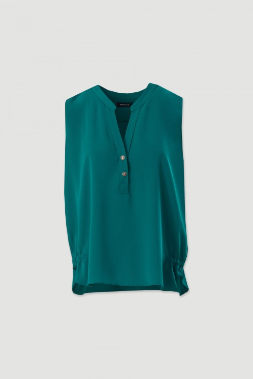 Fluid blouse with v-neckline