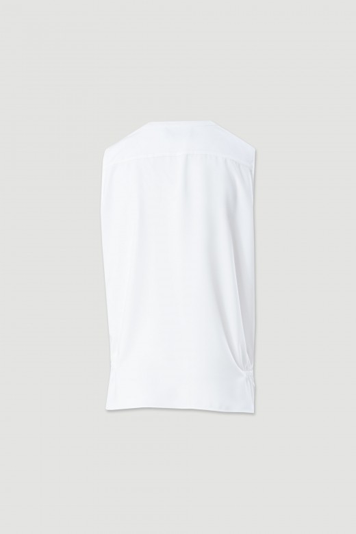 Blusa fluida com decote em bico