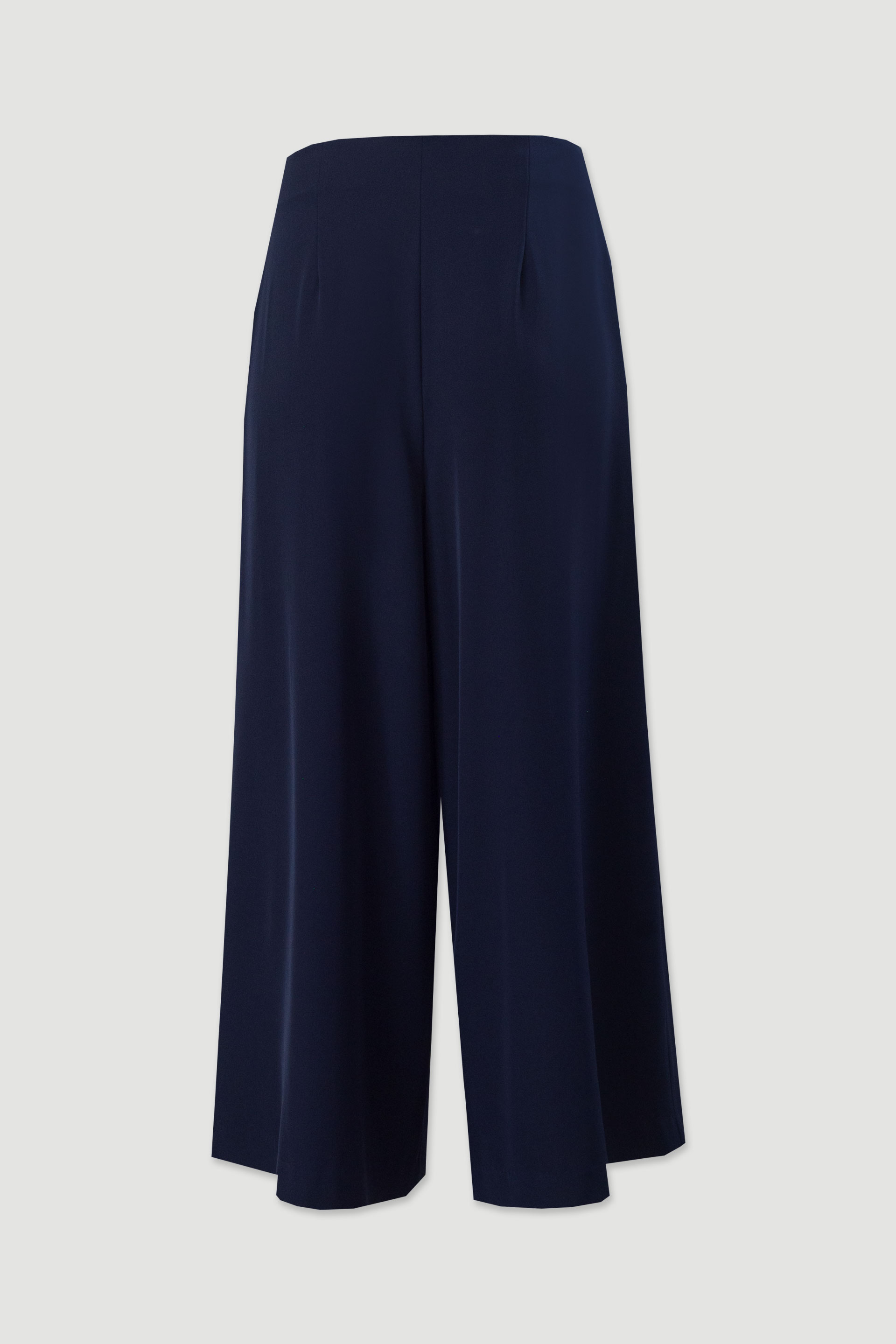 Pantalón corto wide leg con pliegues frontales