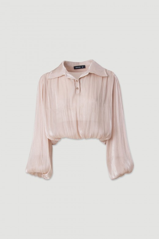Blusa corta de georgette satinado con corte abullonado