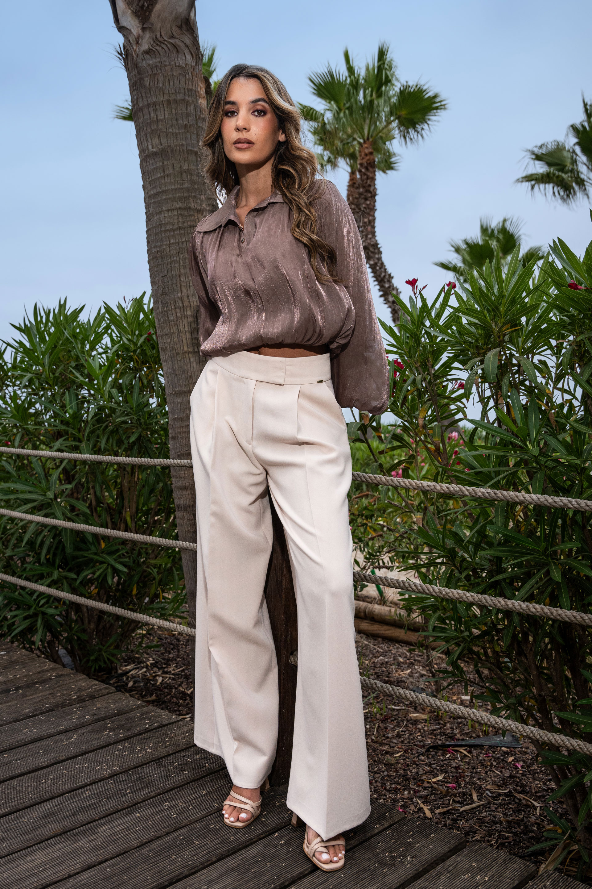 Cropped satin georgette blouse with balloon cut