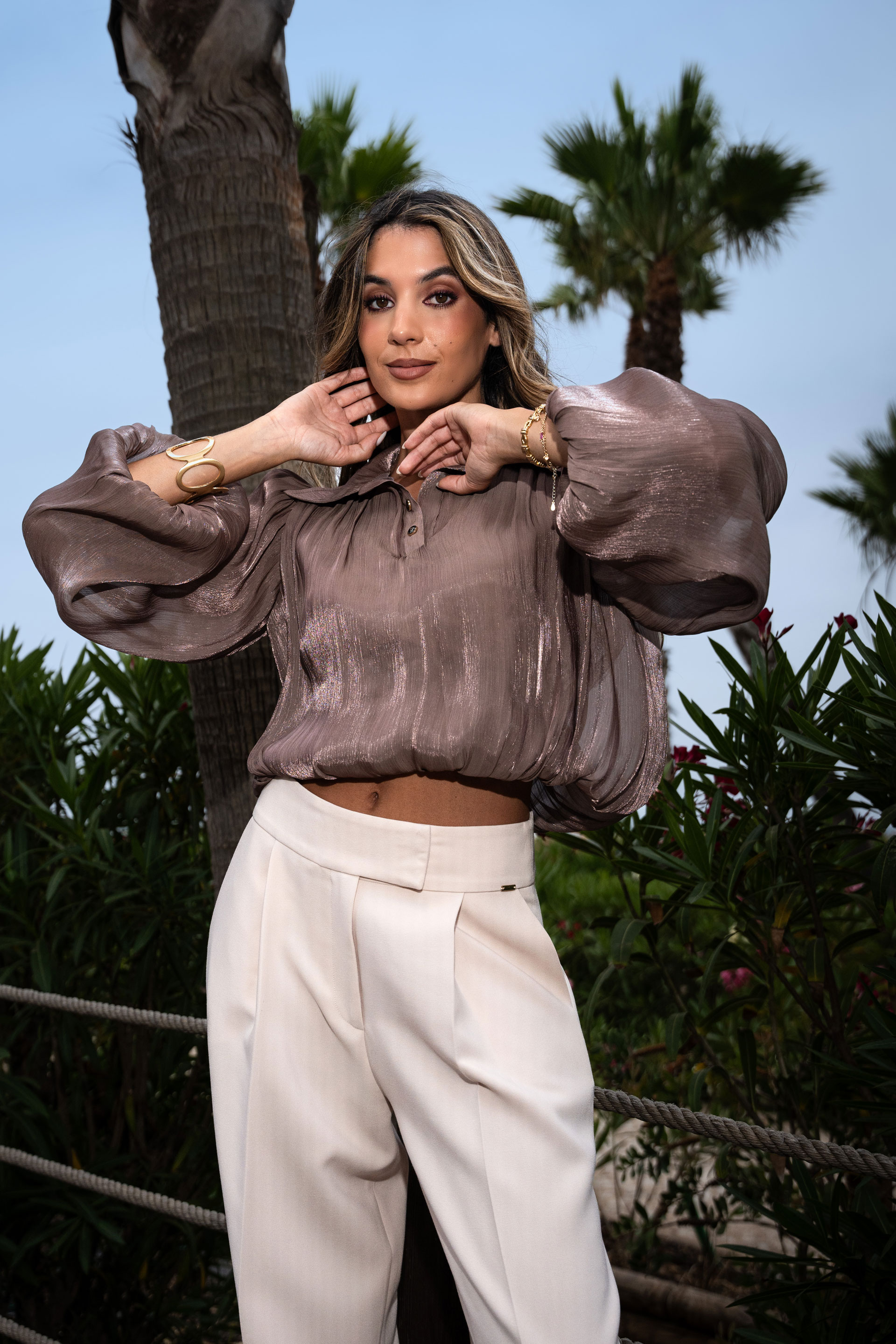 Cropped satin georgette blouse with balloon cut