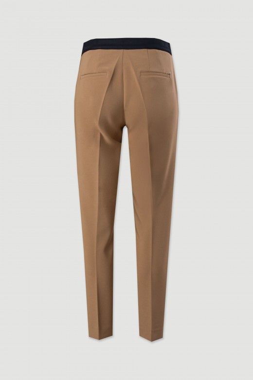 Pantaln clsico de tiro alto con detalle de cinturn elstico