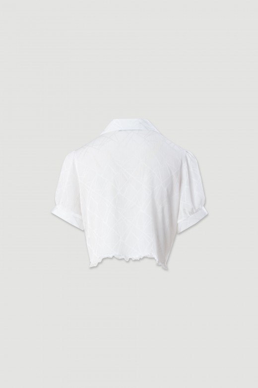 Blusa cropped estampada con encaje y manga corta