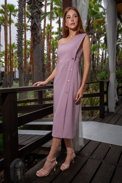Vestido midi cintado com decote assimétrico Vestido midi cintado com decote assimétrico