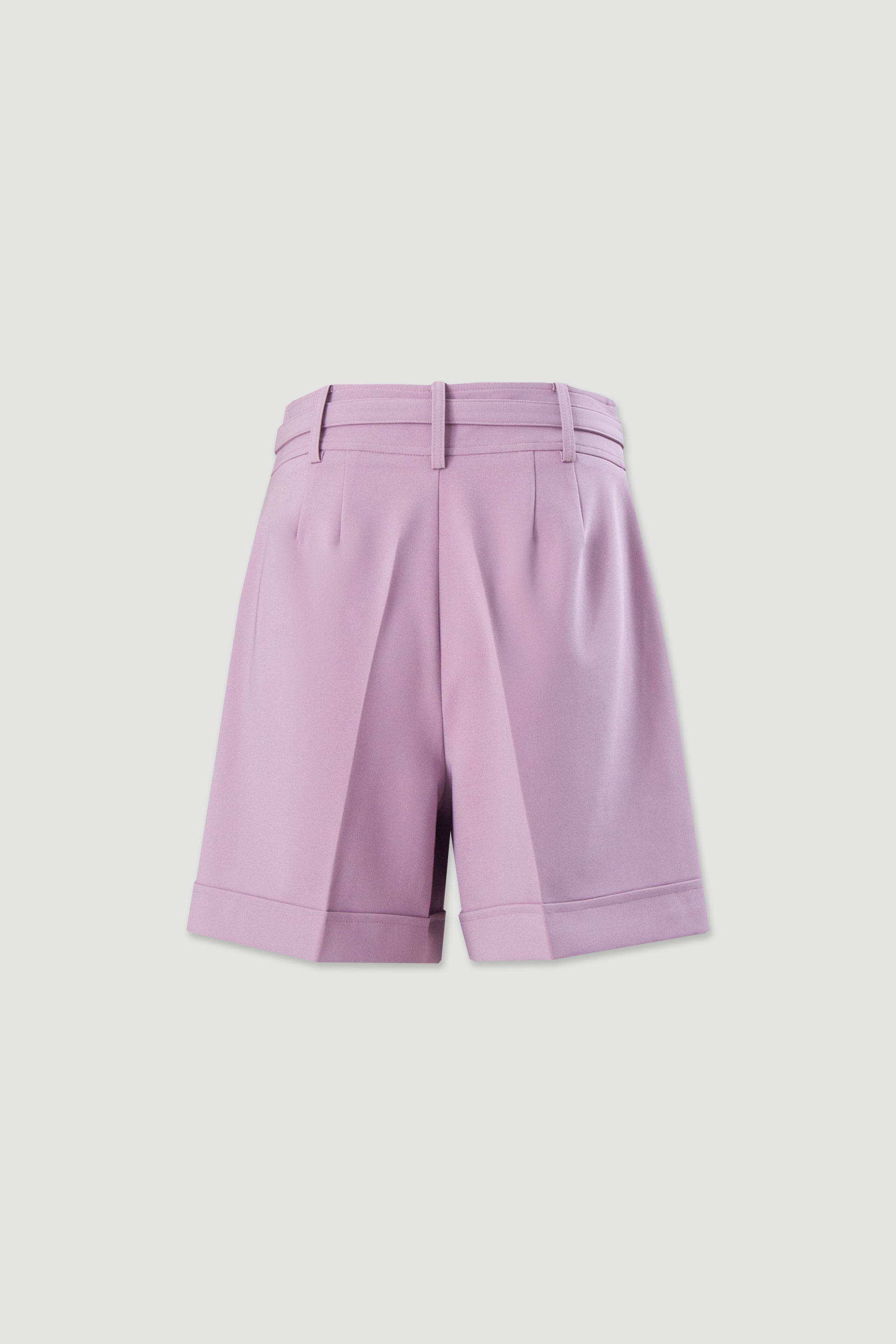 Short tailored shorts with belt