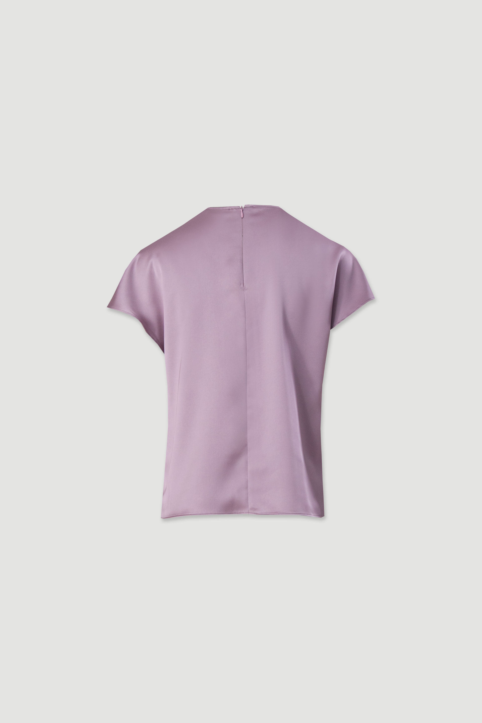 Blouse satinée avec encolure en v discrète