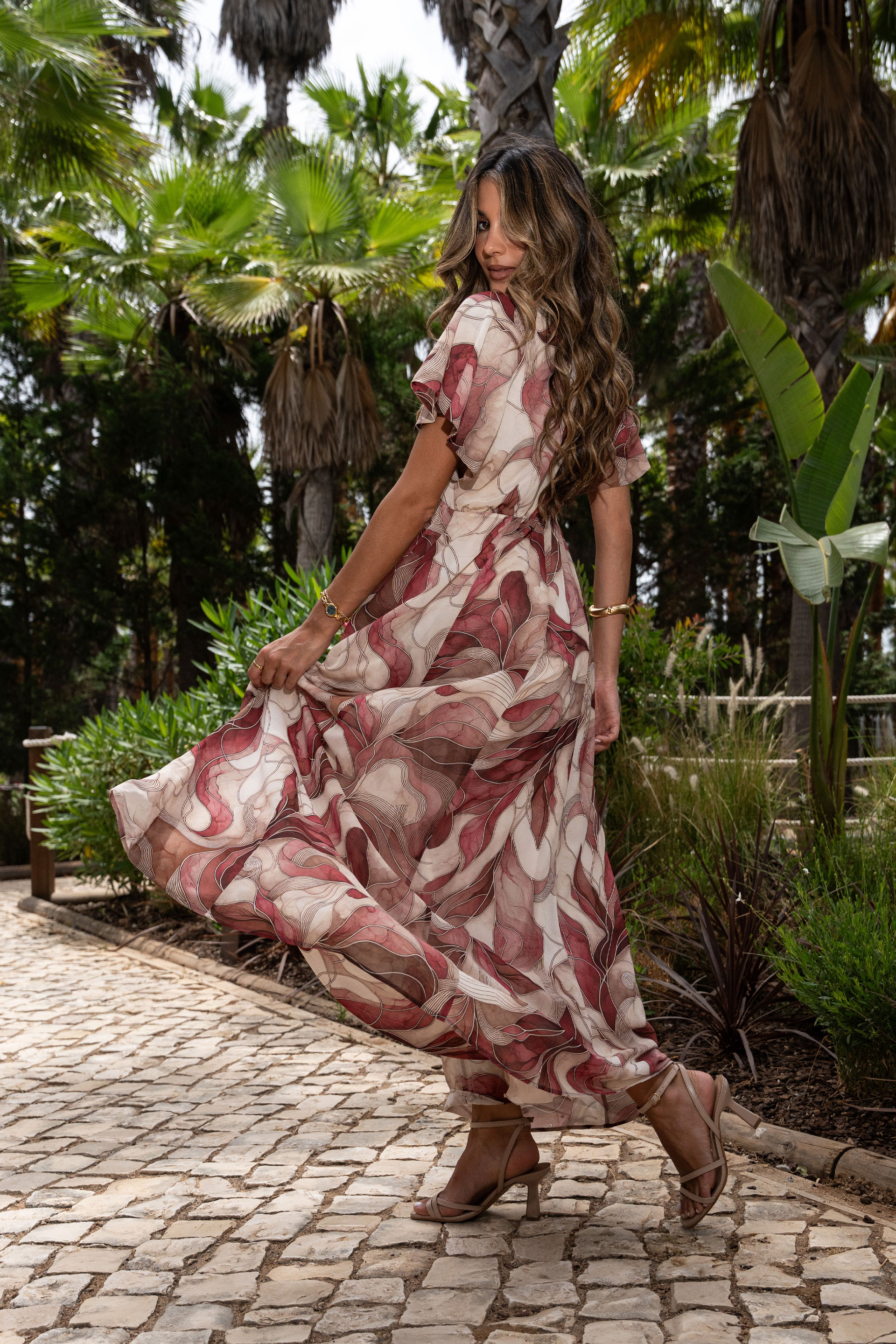 Vestido largo estampado con mangas cortas amplias