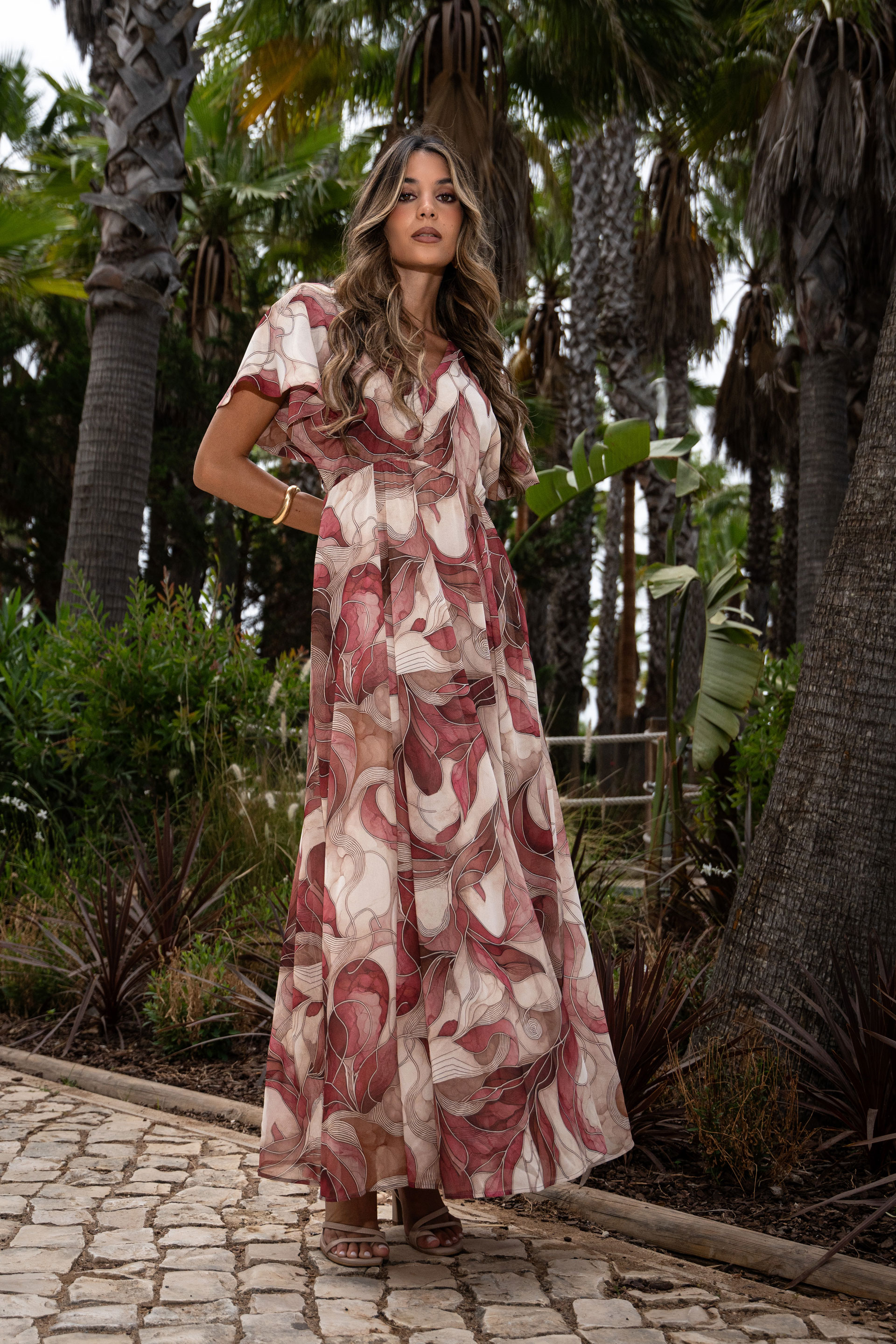 Vestido largo estampado con mangas cortas amplias