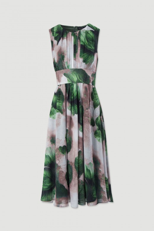 Vestido midi estampado com detalhe de pregas e cinto