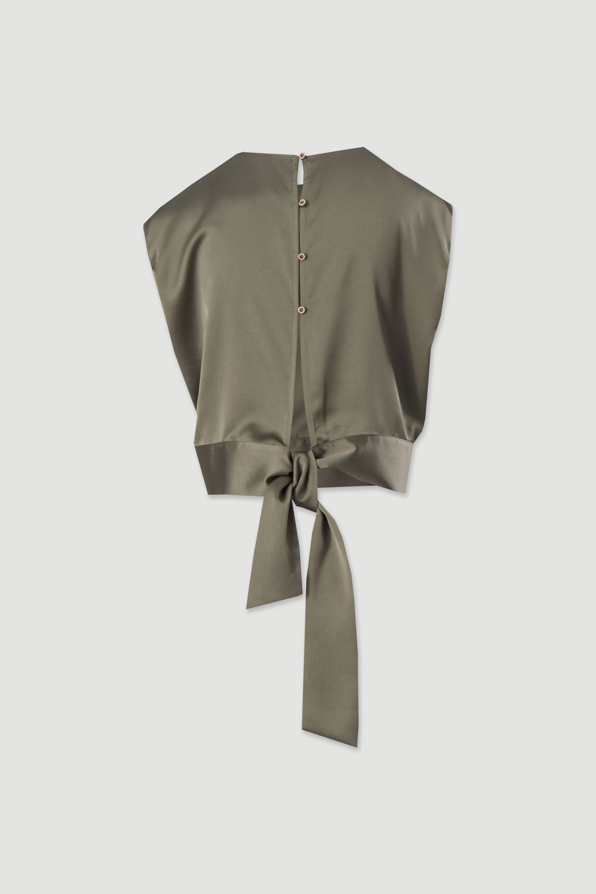 Blusa curta acetinada com laço nas costas