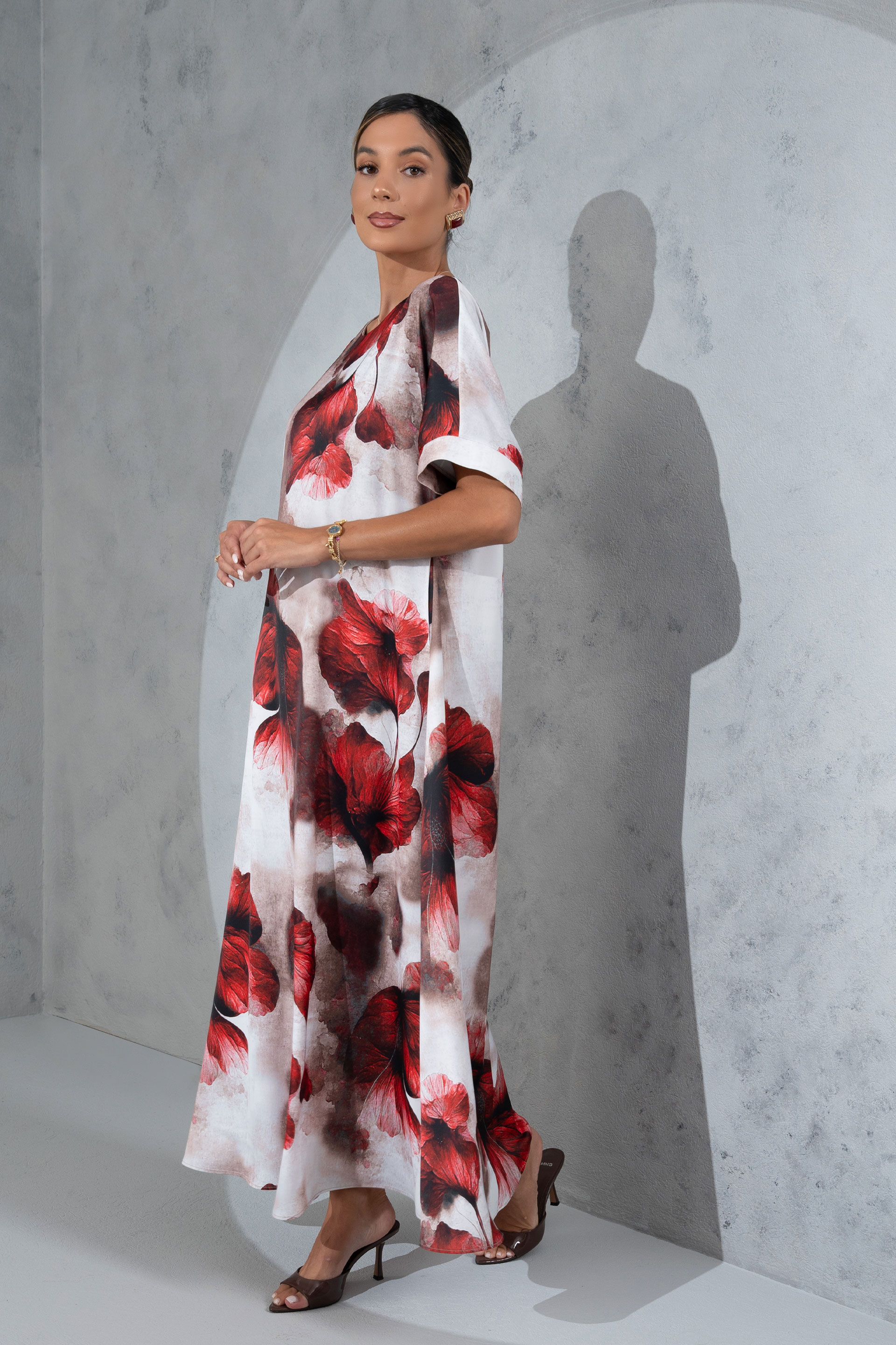 Vestido largo fluido estampado con detalle en la espalda