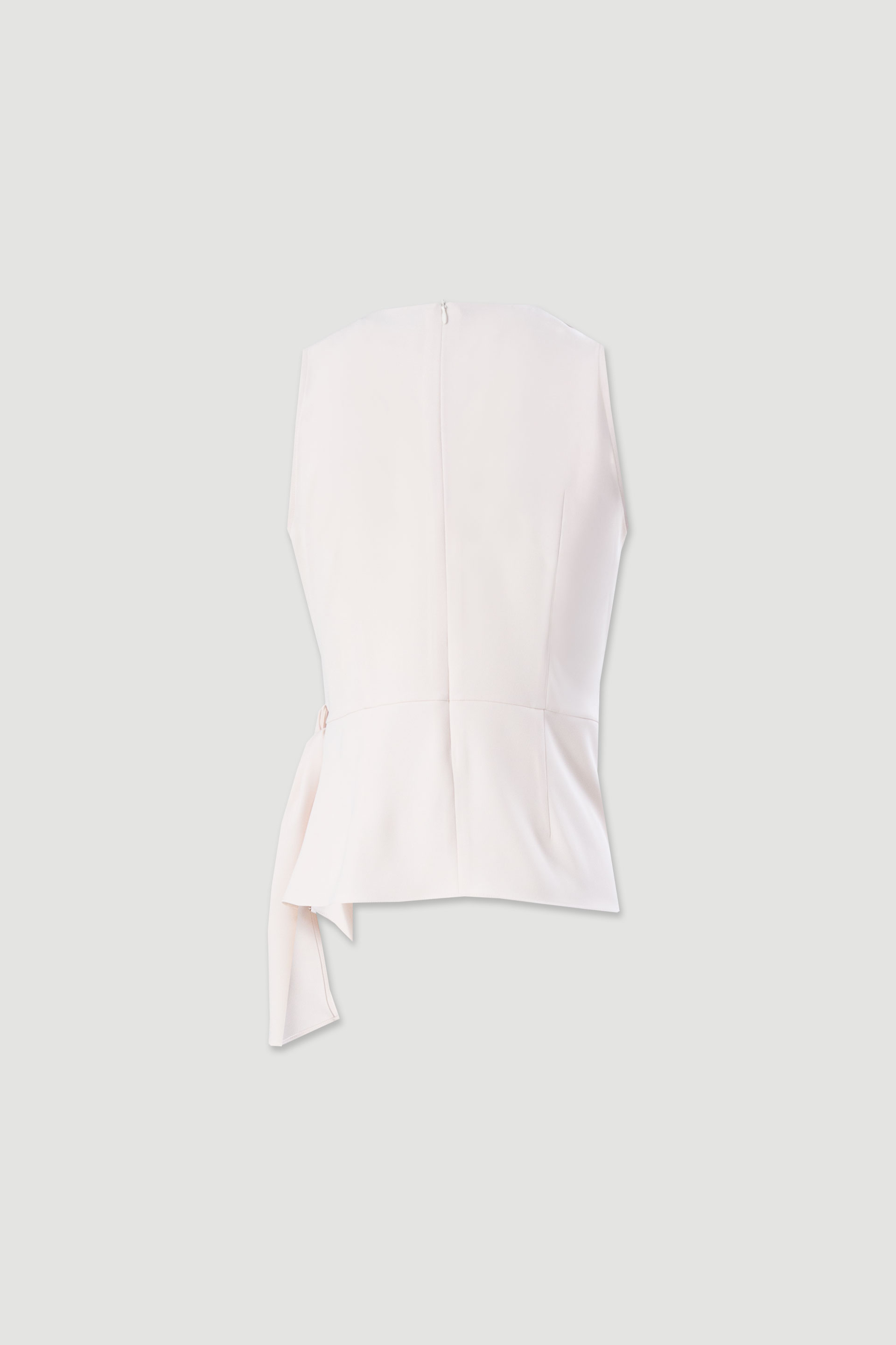 Top con escote drapeado y nudo frontal