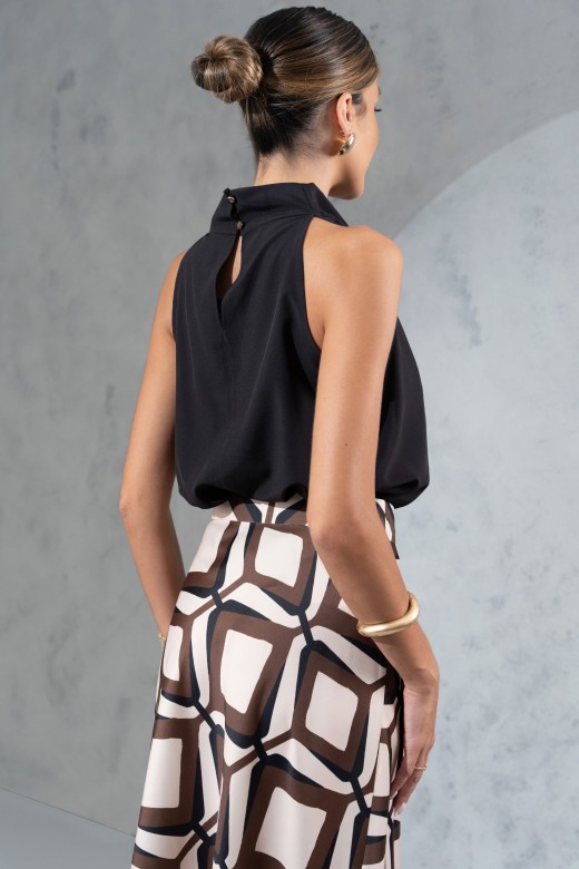 Top con cuello alto drapeado