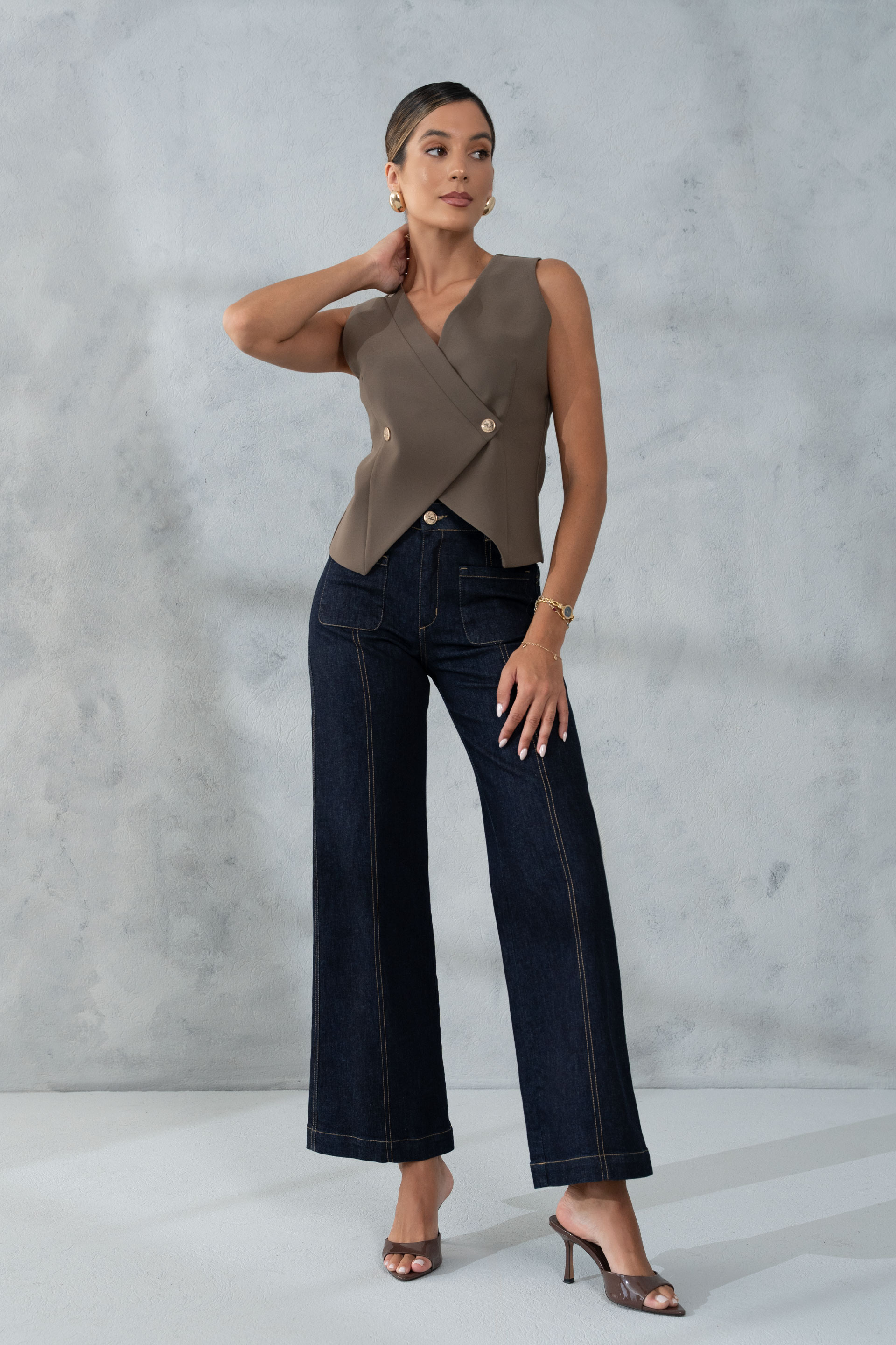 Jean droit avec surpiqûres contrastantes