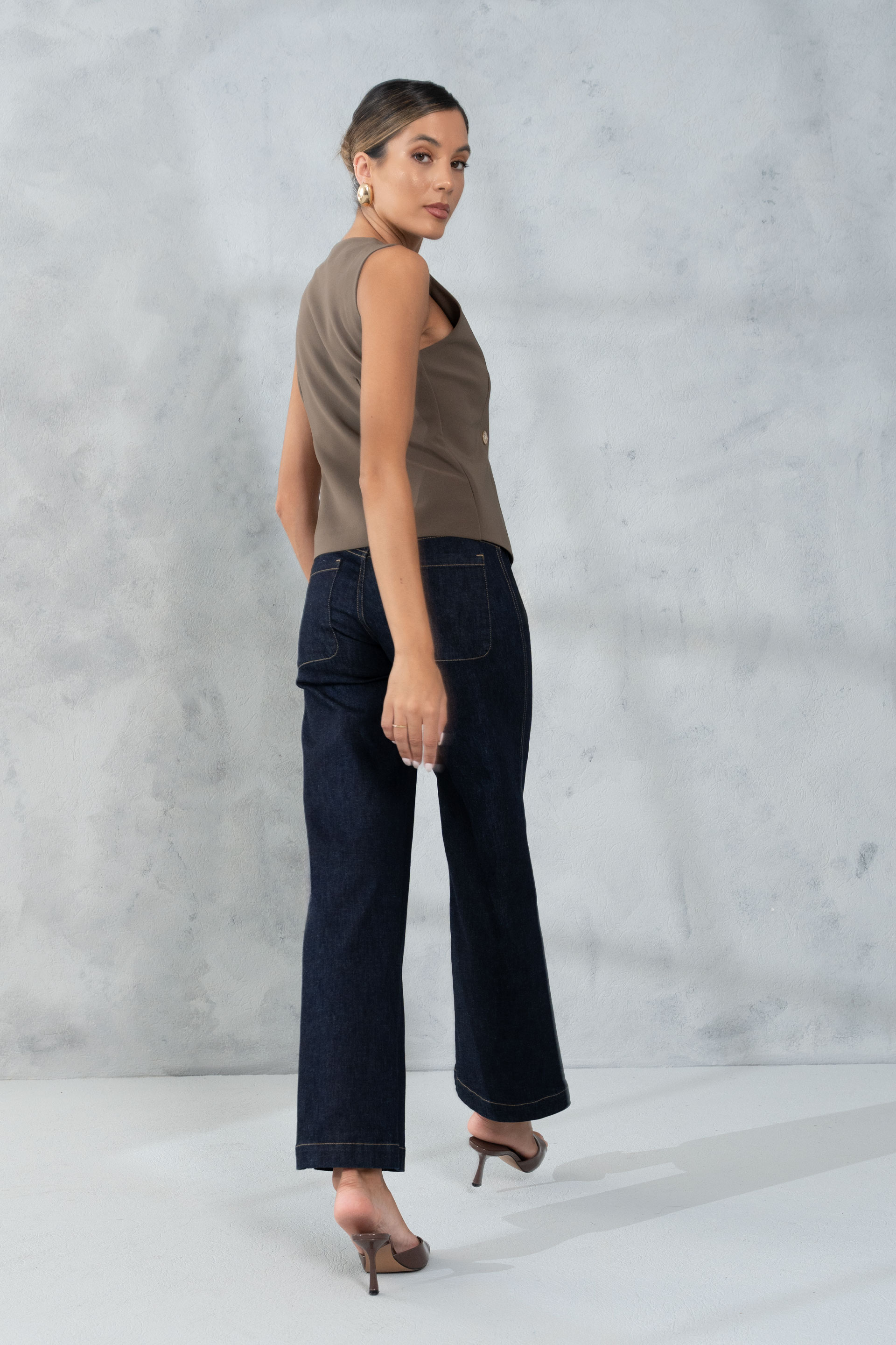 Jean droit avec surpiqûres contrastantes