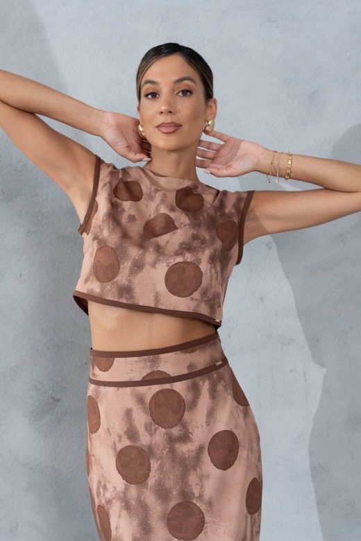 Top curto estampado com decote redondo