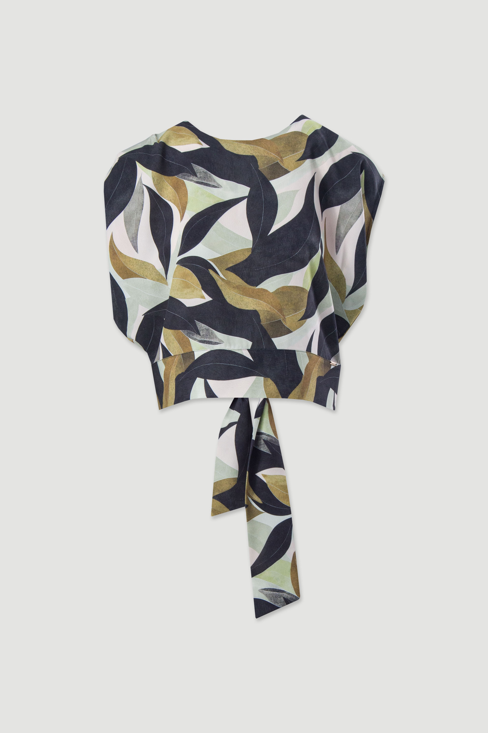 Blusa estampada com detalhe de pregas no ombro