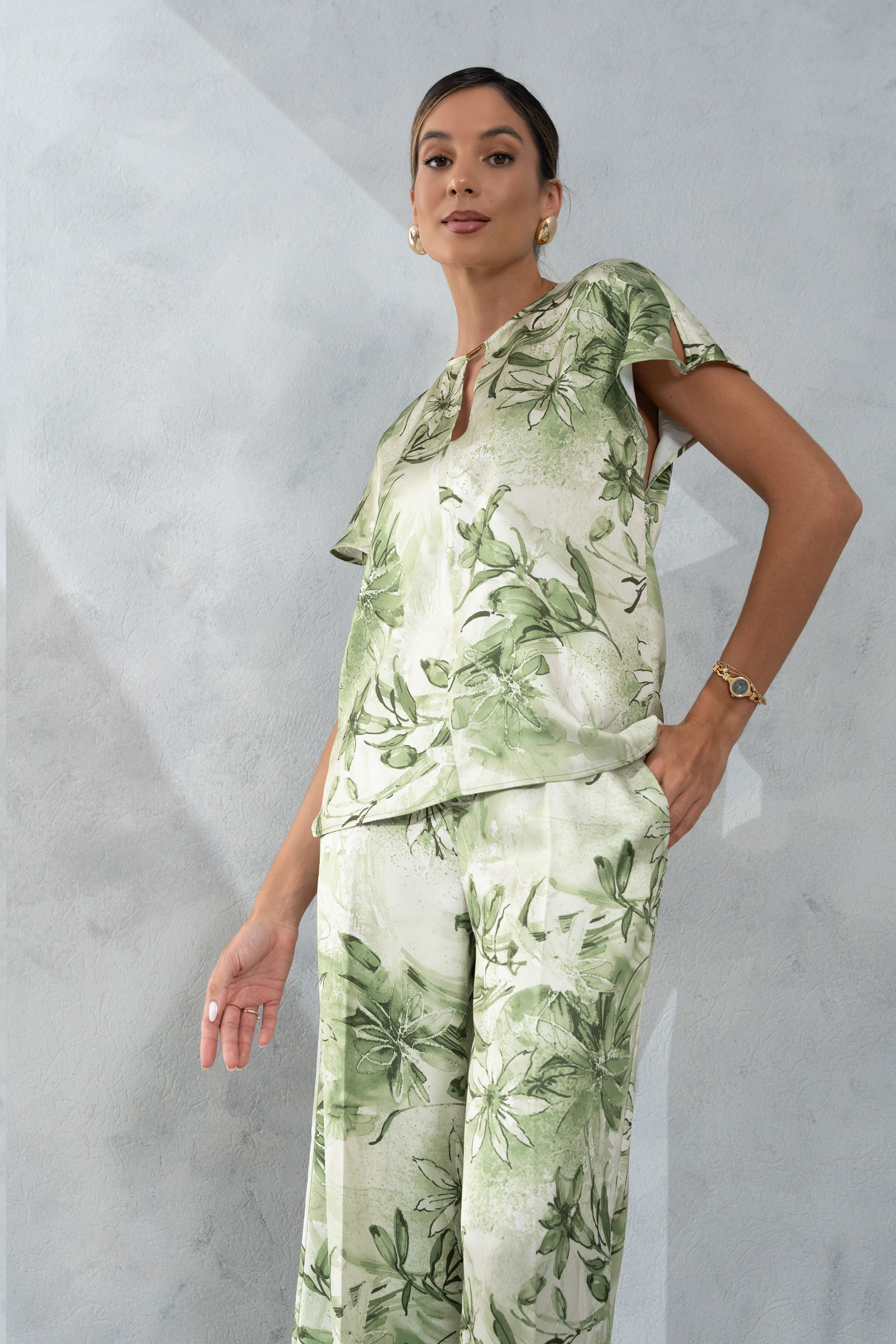 Tunique satinée imprimée avec détail métallique à l´encolure