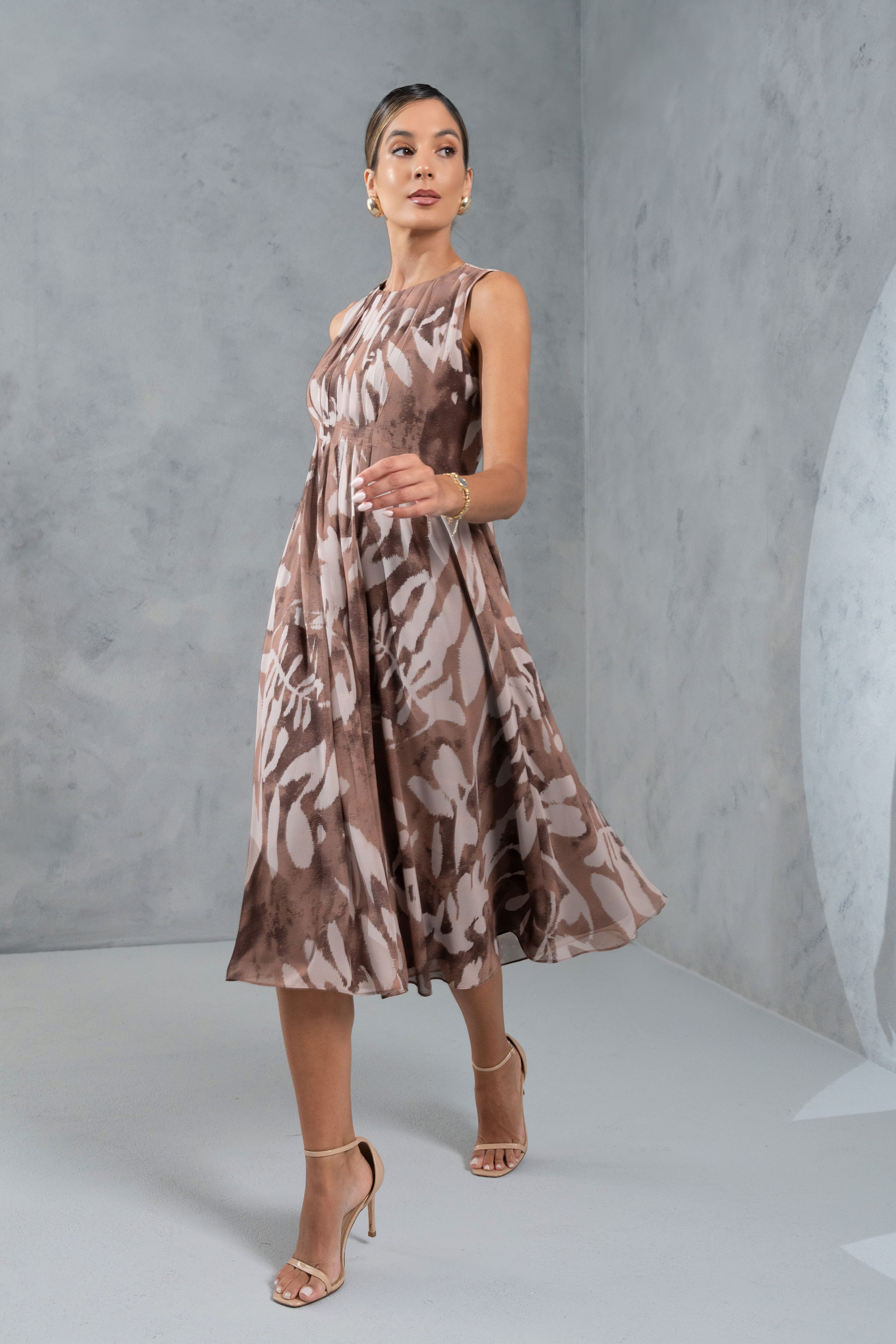 Robe midi fluide imprimée avec détail de plis