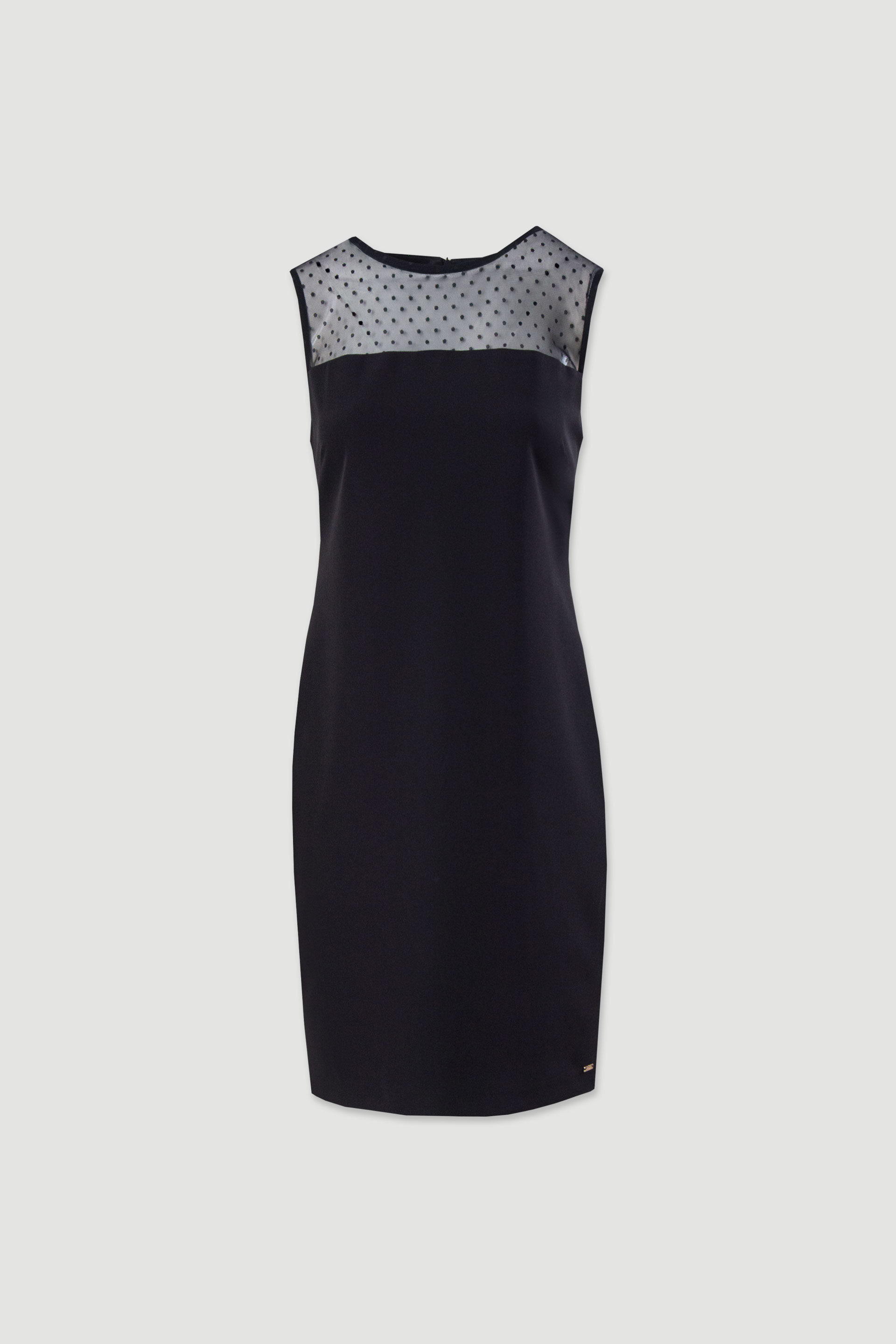 Vestido clásico entallado con detalle de tul