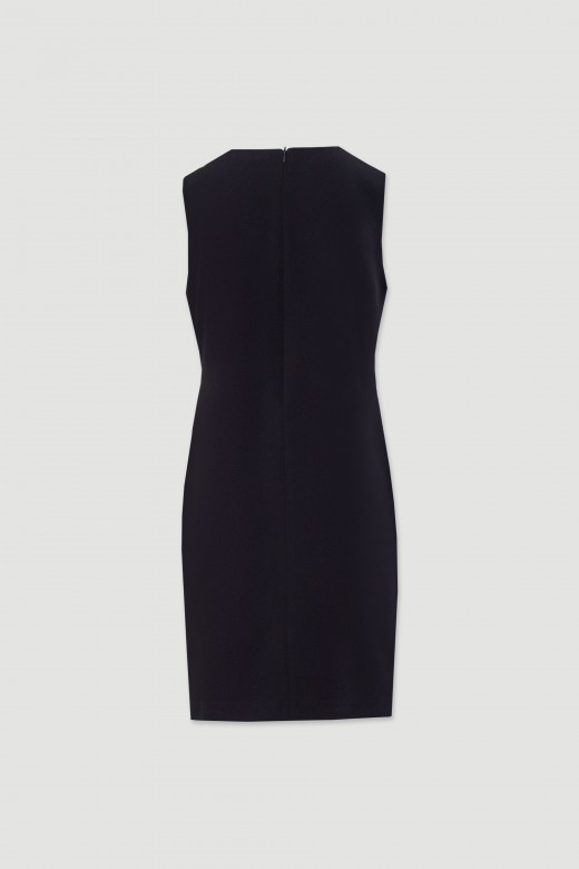 Vestido clssico cintado com detalhe em tule