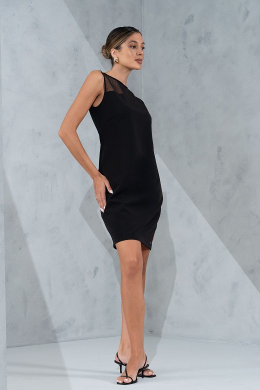 Vestido clssico cintado com detalhe em tule