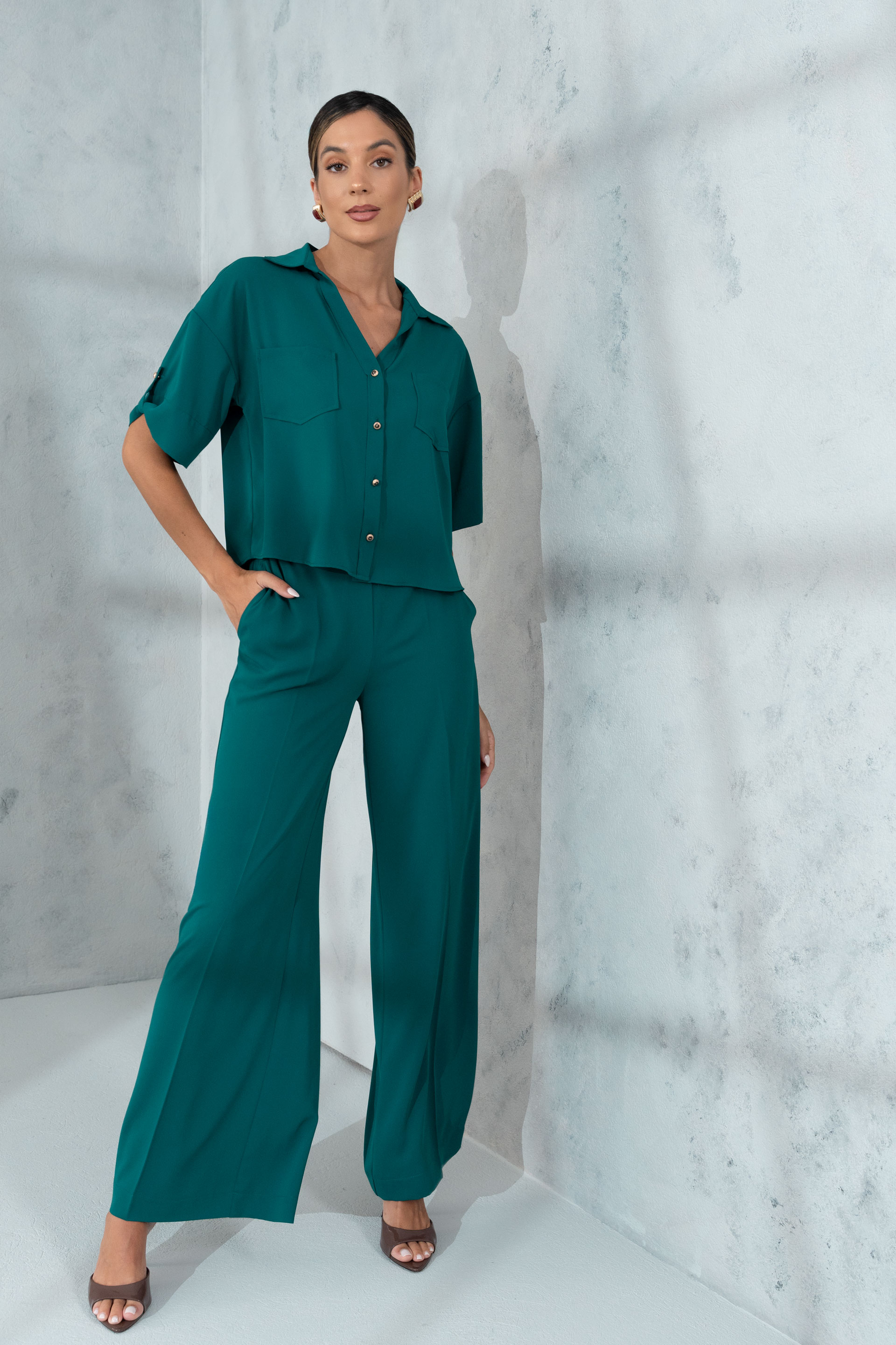 Calça wide leg em tecido fluido