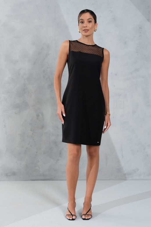 Vestido clssico cintado com detalhe em tule