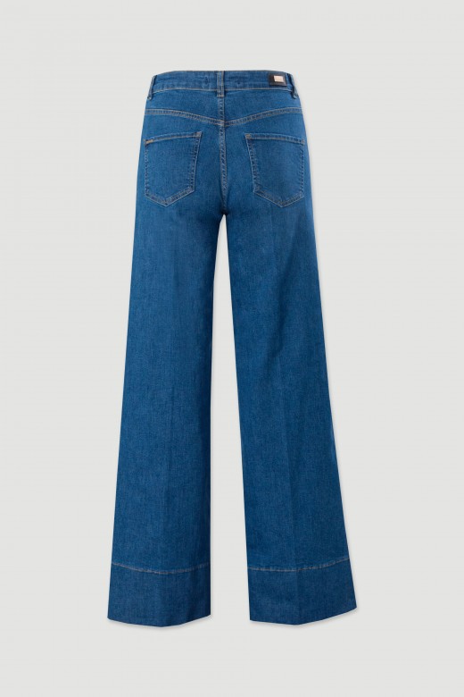 High-waisted wide-leg jeans with stitch detail