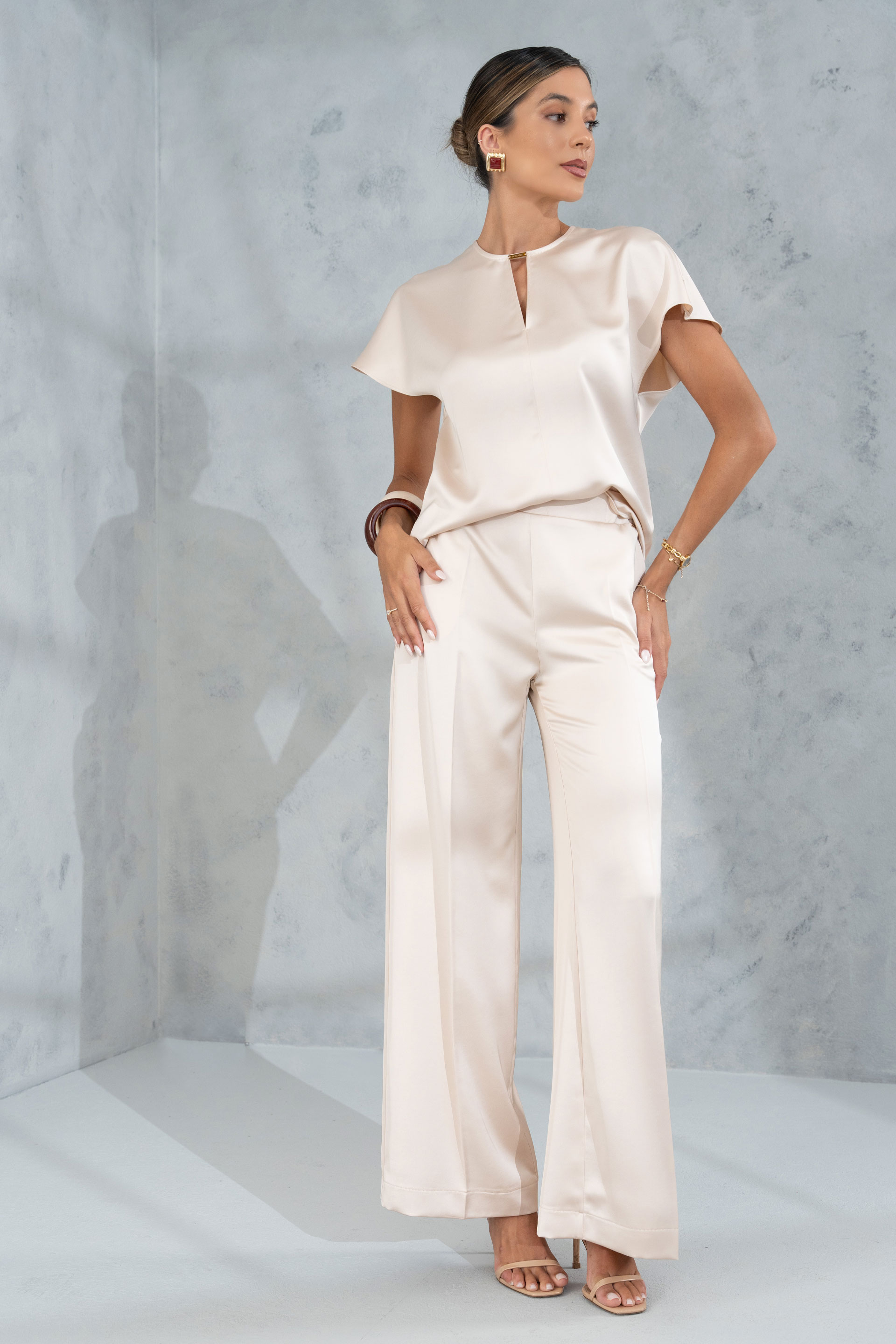 Calça wide leg acetinada