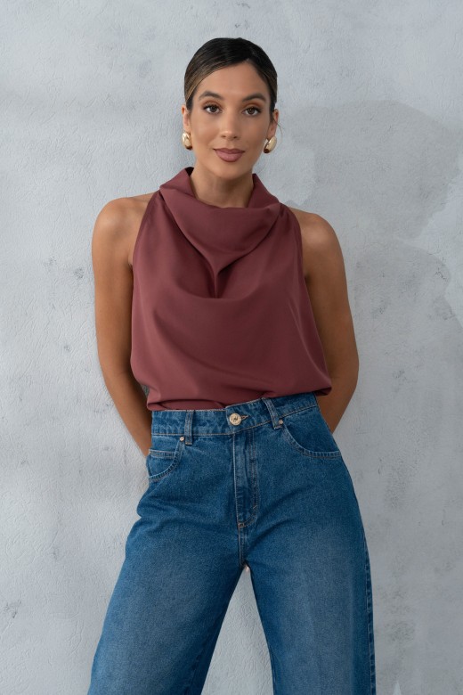Top con cuello alto drapeado