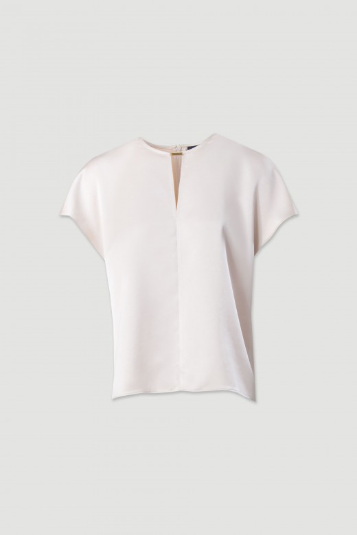 Blusa acetinada com decote em v discreto Blusa acetinada com decote em v discreto