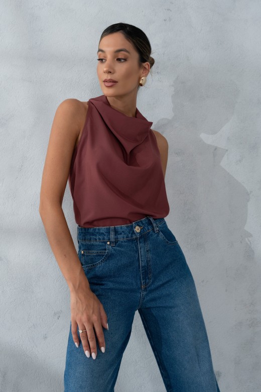 Top con cuello alto drapeado