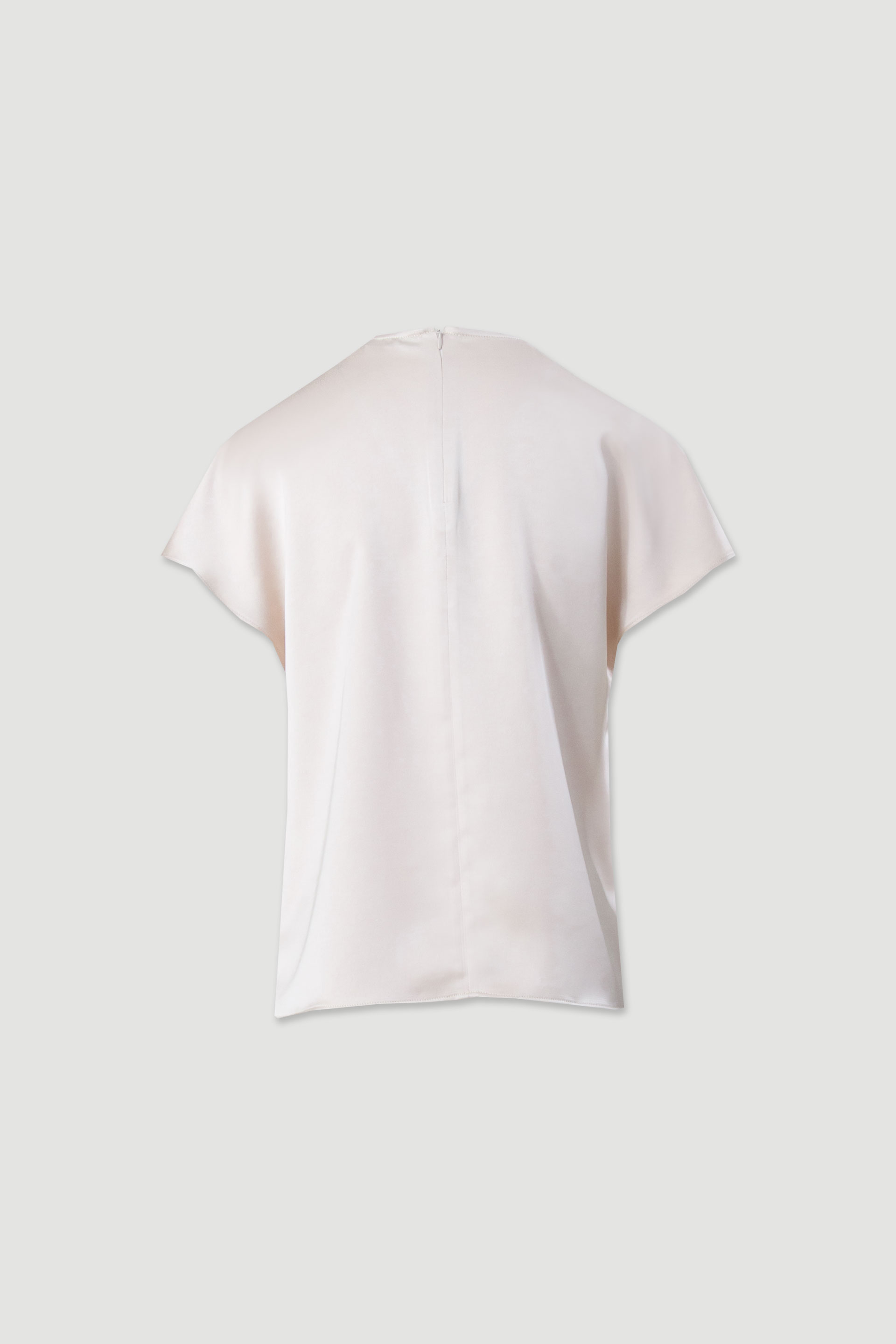 Blouse satinée avec encolure en v discrète