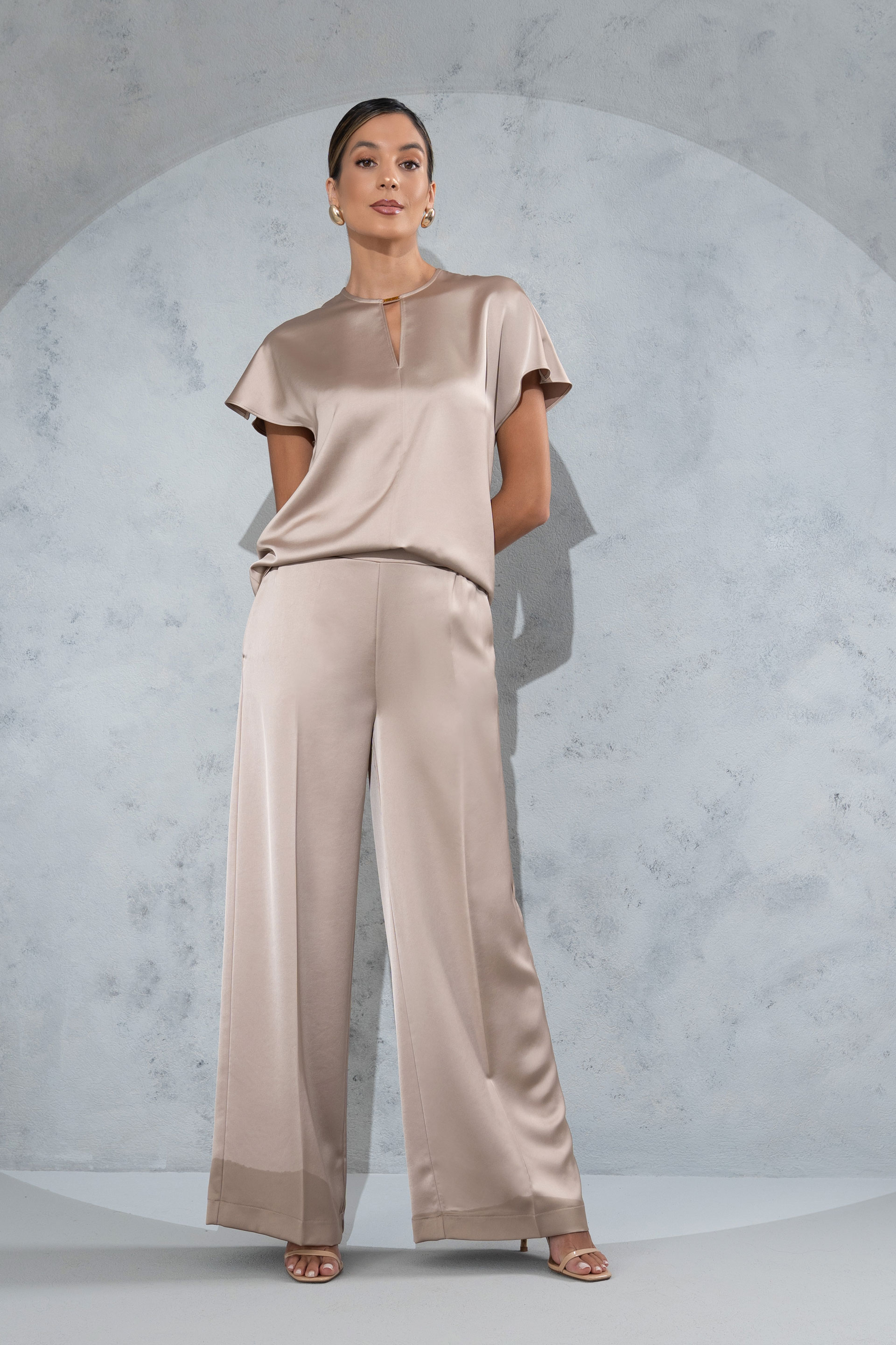 Calça wide leg acetinada