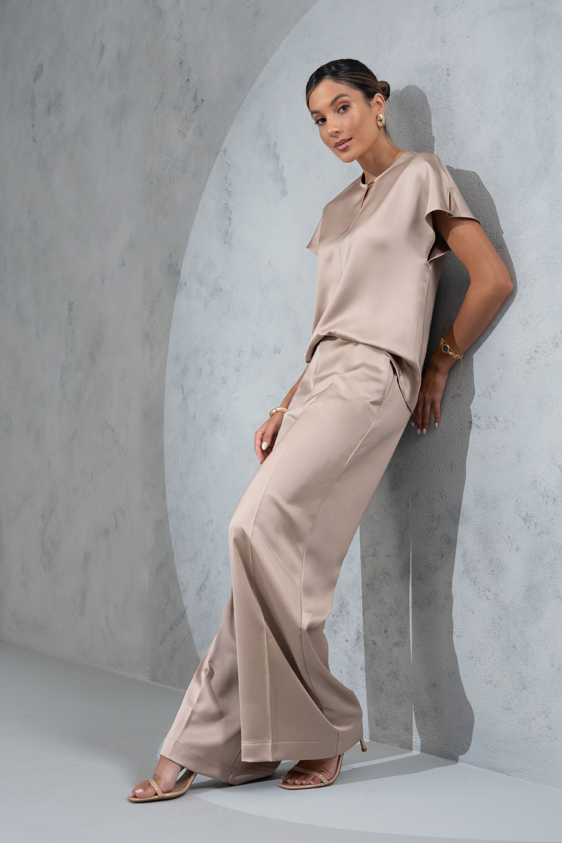 Calça wide leg acetinada