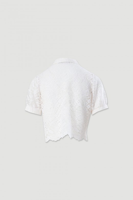 Blusa de encaje con manga corta