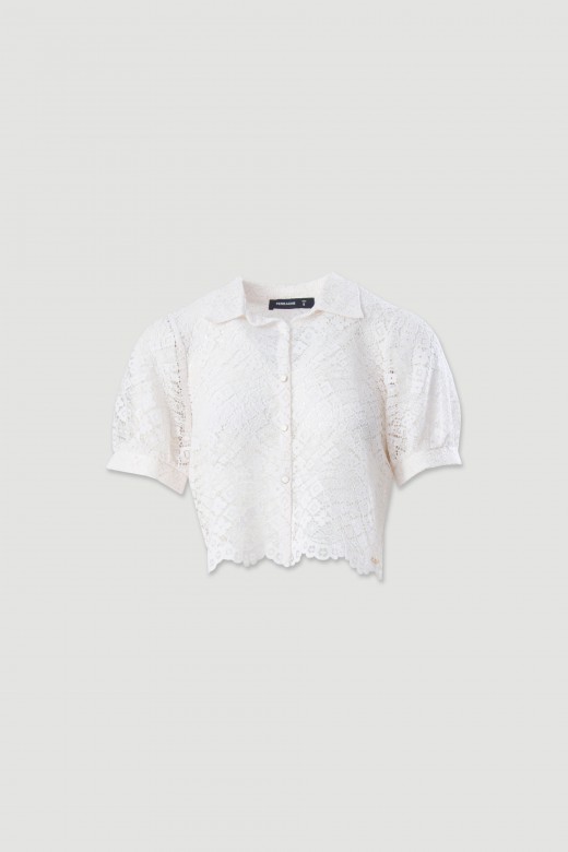 Blusa de encaje con manga corta