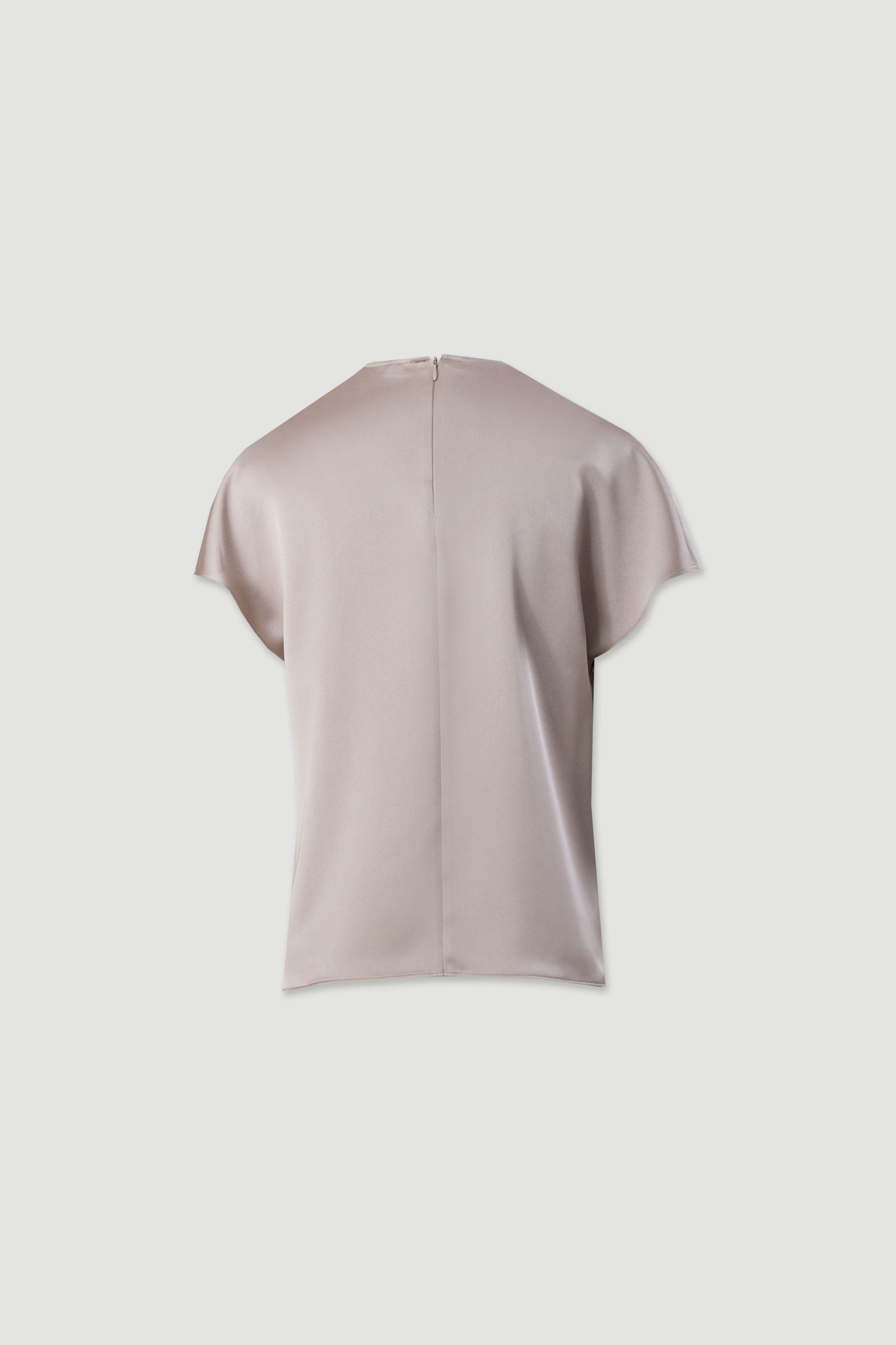 Blouse satinée avec encolure en v discrète