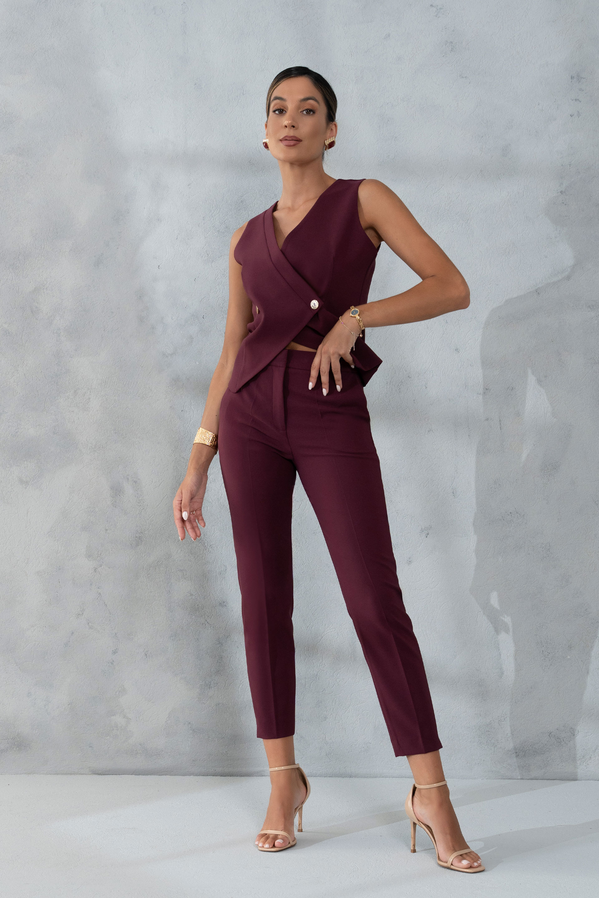 High-waisted classic trousers with elastic detail