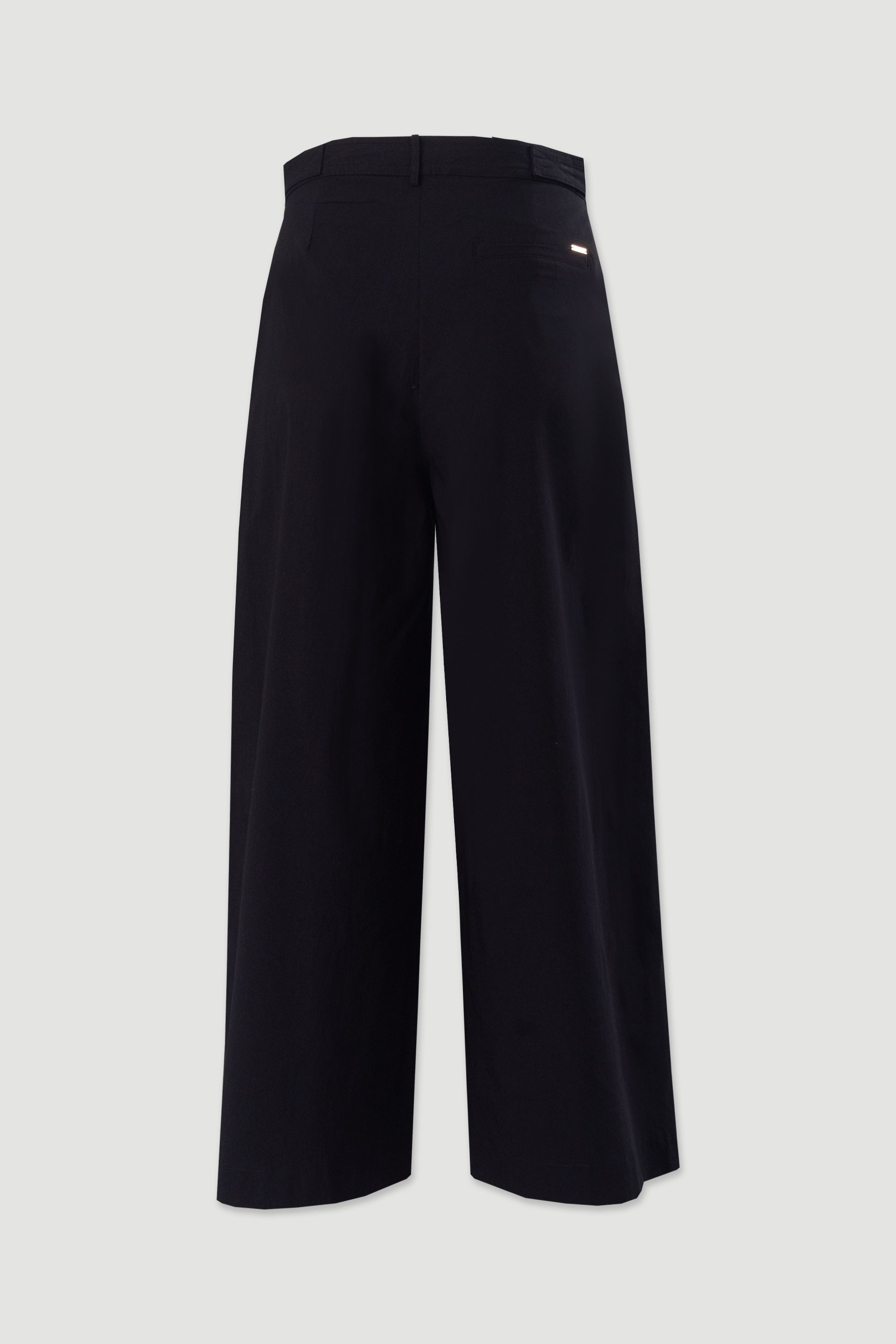 Pantalón wide leg con pliegues y cinturón